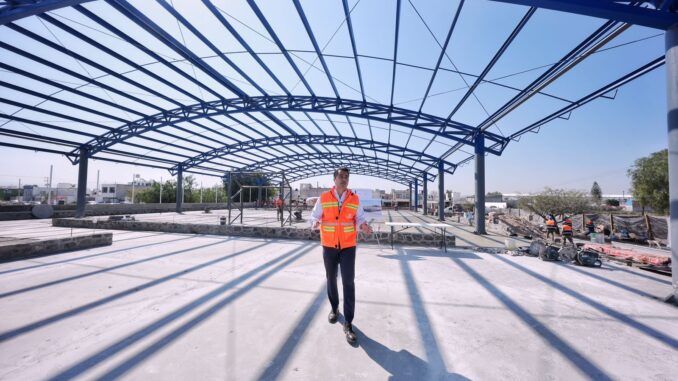 Felifer supervisa obras deportivas